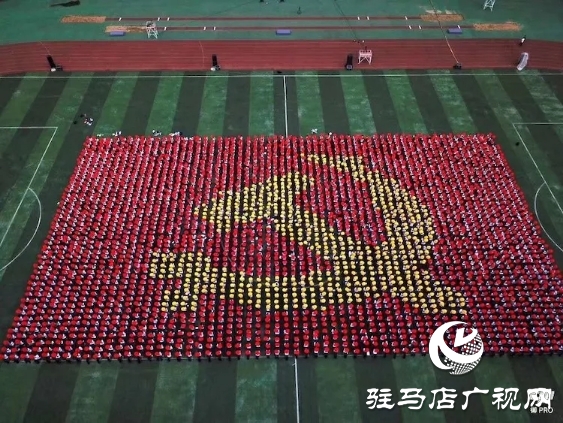 市二中3000學子翻花表演獲贊圈粉　