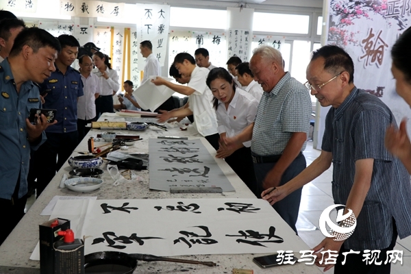 正陽縣交通運(yùn)輸執(zhí)法局組織人員參加廉政書法義寫活動(dòng)