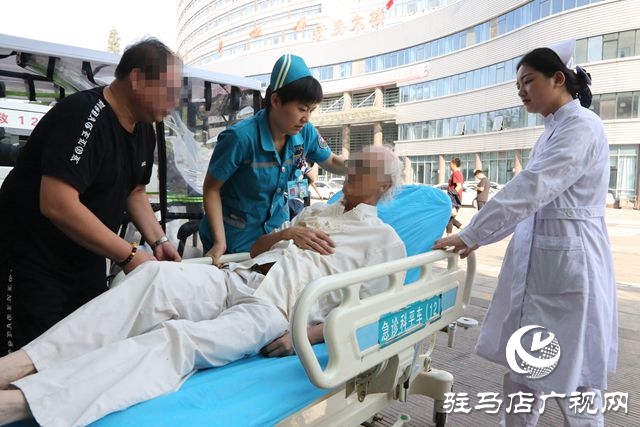 堅(jiān)守崗位是醫(yī)務(wù)工作者對(duì)祖國最長情的告白