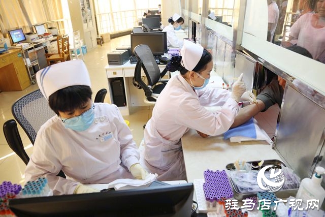 堅(jiān)守崗位是醫(yī)務(wù)工作者對(duì)祖國最長情的告白