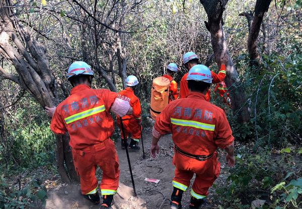 游客登山摔斷肋骨，幸好有這12名消防小哥哥！