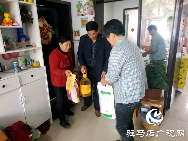 六旬夫婦用行動詮釋&ldquo;雷鋒精神&rdquo;