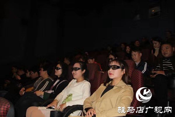 駐馬店好萊塢影城舉行觀影活動(dòng) 致敬新聞工作者
