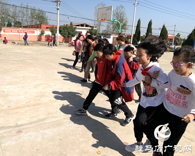 手拉手愛同行 心連心共成長(zhǎng)