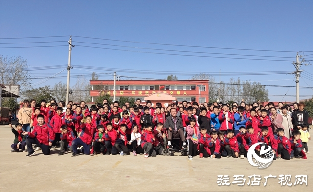 手拉手愛同行 心連心共成長(zhǎng)