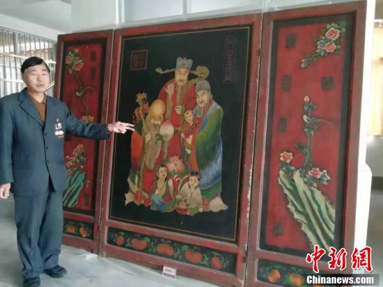 駐馬店七旬老人自建五層博物館 收藏6萬(wàn)余件藏品