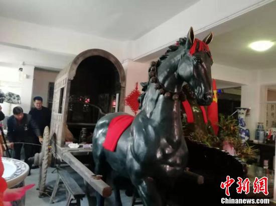 駐馬店七旬老人自建五層博物館 收藏6萬(wàn)余件藏品