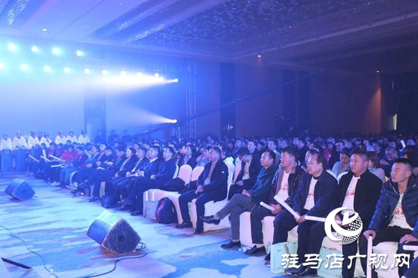 駐馬店廣播電視臺迎新年演唱會華麗上演