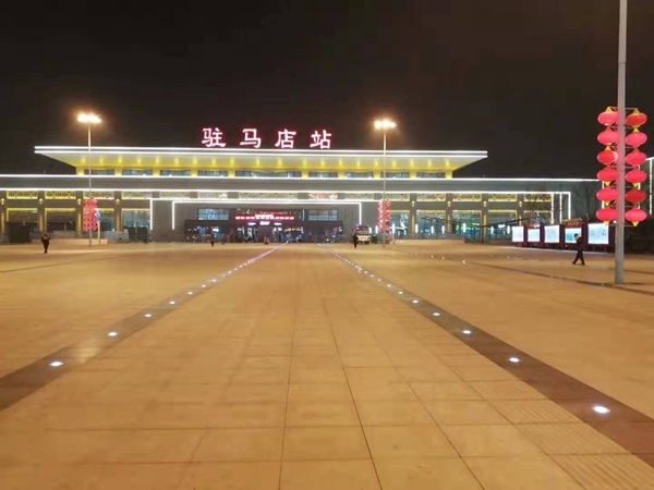 駐馬店火車站站前廣場(chǎng)美景如畫
