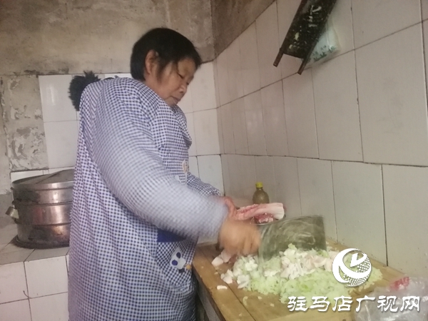 西平縣崔莊村村民:手里有錢啦 過年不差錢