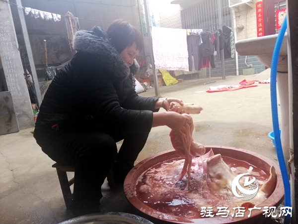 西平縣崔莊村村民:手里有錢啦 過年不差錢