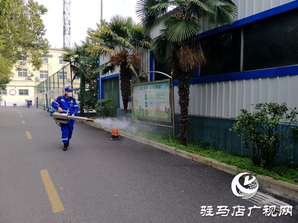 市紅十字蛟龍應(yīng)急搜救隊&ldquo;消疫先鋒隊&rdquo;  入市內(nèi)小區(qū)進行&ldquo;消殺&rdquo;