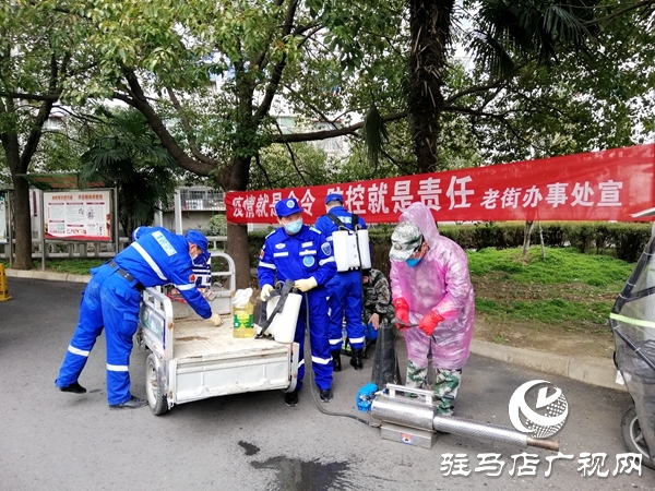 市紅十字蛟龍應(yīng)急搜救隊&ldquo;消疫先鋒隊&rdquo;  入市內(nèi)小區(qū)進行&ldquo;消殺&rdquo;