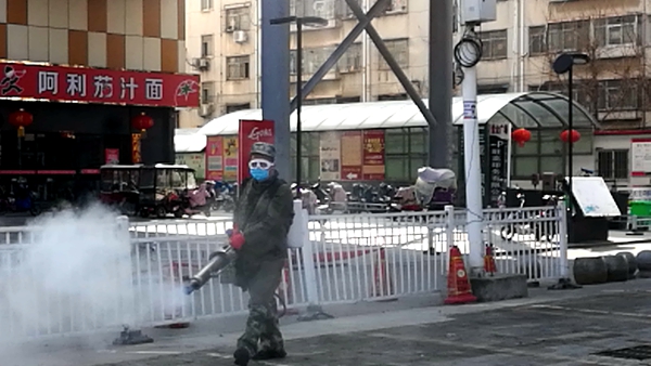 “蛟龍消疫先鋒隊”義務(wù)完成首批11個申請小區(qū)消殺任務(wù)