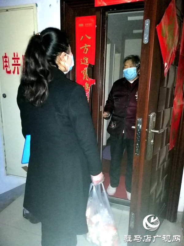 小區(qū)客服張蒙蒙：變成勤勞的&ldquo;小蜜蜂&rdquo; 全心全意守護(hù)您 