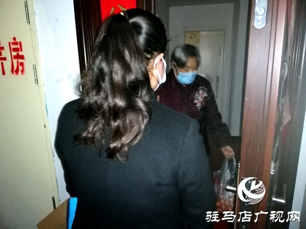 小區(qū)客服張蒙蒙：變成勤勞的&ldquo;小蜜蜂&rdquo; 全心全意守護(hù)您 