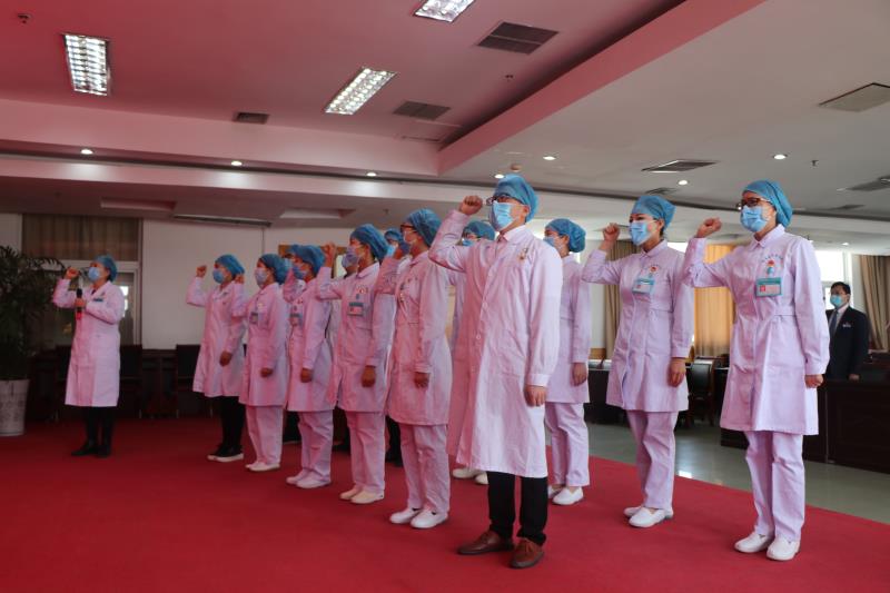 駐馬店13名醫(yī)護(hù)人員“火線入黨”