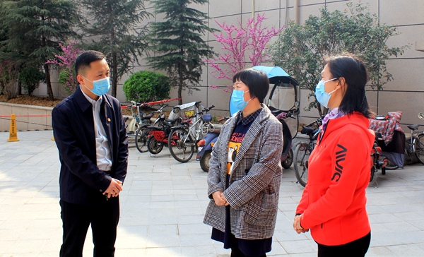 團(tuán)市委組織黨員干部慰問援鄂隊(duì)員家屬