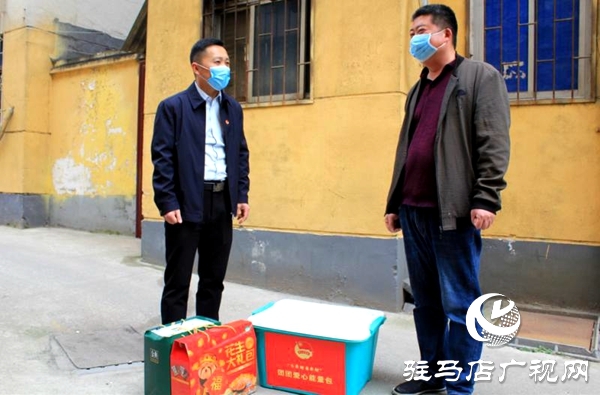 團市委組織黨員干部慰問援鄂隊員家屬