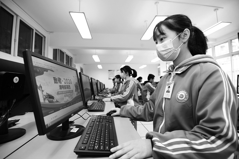 疫情下的清明：祭祀在“云端”追思在心間