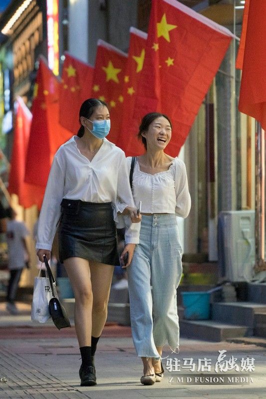 掛國旗，迎國慶，駐馬店營造最美&ldquo;中國紅&rdquo;