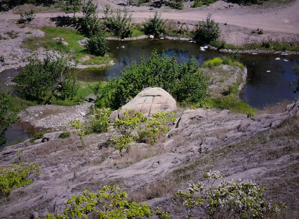 泌陽縣下碑寺，驚現(xiàn)天然“開”字石……