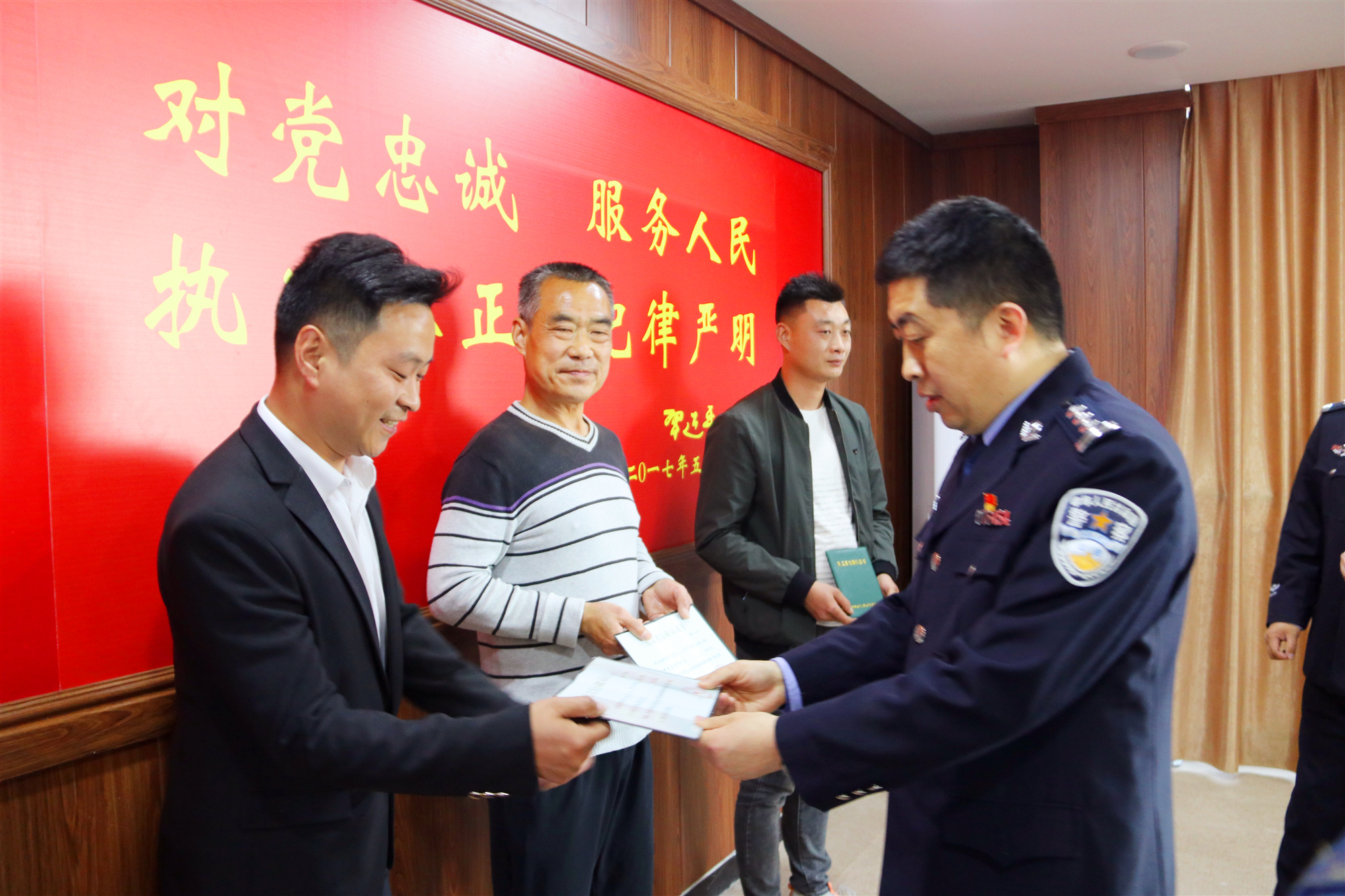 致敬平民英雄!正陽縣這三人獲見義勇為行為確認(rèn)證明書