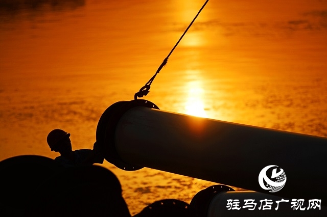 高溫下最美的身影！五一期間宿鴨湖清淤擴(kuò)容正施工（組圖）