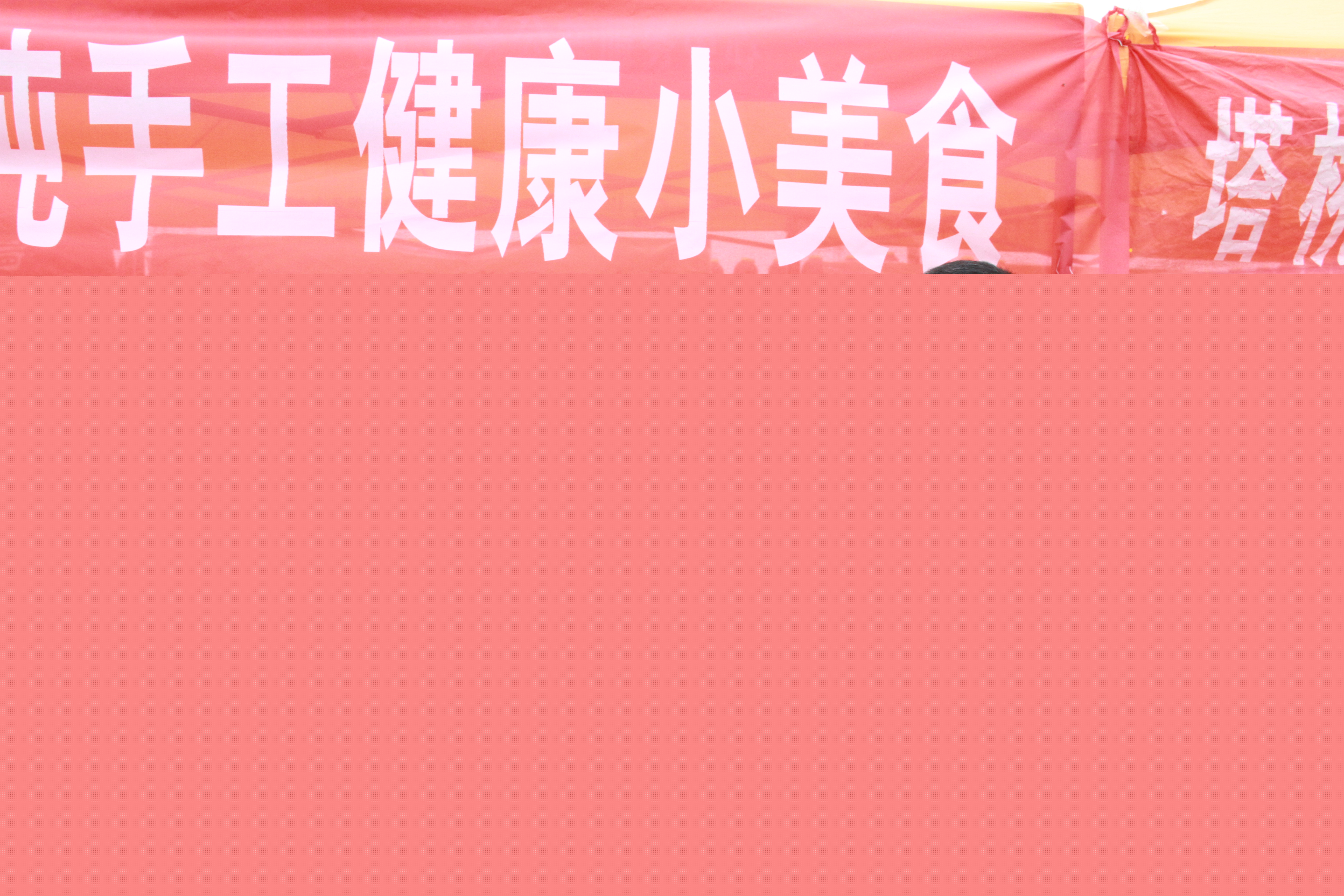 上蔡縣：“草根直播團(tuán)”，田間地頭帶貨忙…