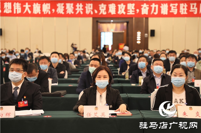 駐馬店市政協(xié)委員任艾英:坐著輪椅參會(huì)