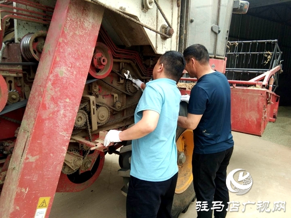 泌陽:檢修農(nóng)機備“三夏”