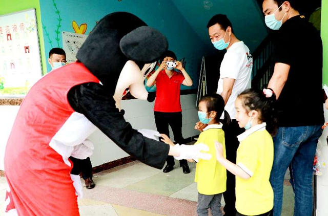 【組圖】駐馬店市各幼兒園今日開學，老師笑迎萌娃歸！