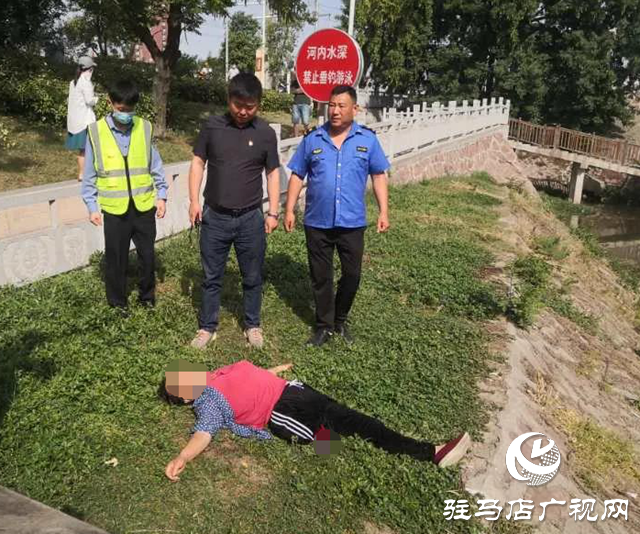 平輿:女子落水性命攸關(guān) 眾人合力齊救援