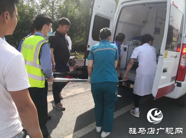 平輿:女子落水性命攸關(guān) 眾人合力齊救援