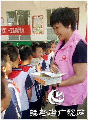 上蔡縣:書香捐贈進校園