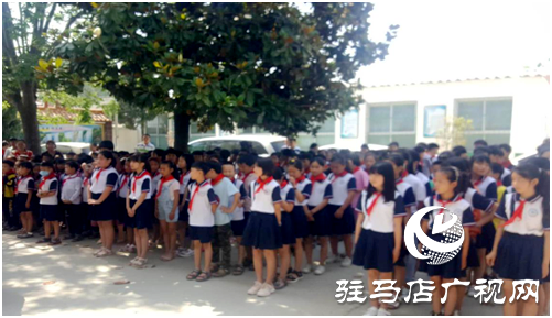 上蔡縣:書香捐贈進校園