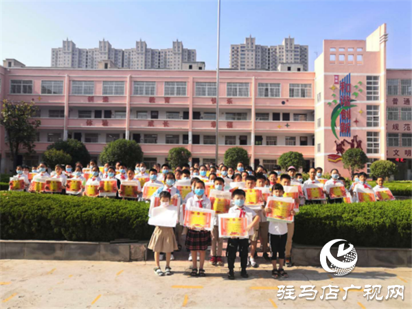  駐馬店市第二十四小學(xué)開展“筆墨抒懷，共抗疫情”活動(dòng)