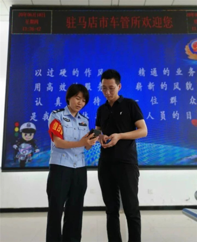 今日駐馬店市發(fā)出首張“機(jī)動車檢驗(yàn)標(biāo)志電子憑證” 機(jī)動車檢驗(yàn)標(biāo)志電子化來了