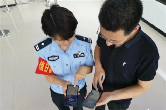 今日駐馬店市發(fā)出首張“機(jī)動車檢驗(yàn)標(biāo)志電子憑證” 機(jī)動車檢驗(yàn)標(biāo)志電子化來了