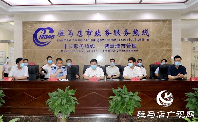 王欽勝現(xiàn)場(chǎng)接聽(tīng)“12345”政務(wù)服務(wù)熱線 交通設(shè)施、機(jī)動(dòng)車管理等問(wèn)題成熱點(diǎn)