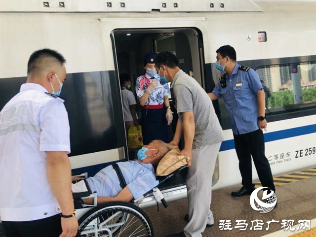 駐馬店西站:幫扶重點(diǎn)旅客 真情溫暖人心