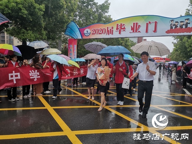 花開少年 逐夢(mèng)遠(yuǎn)航&mdash;&mdash;駐馬店市實(shí)驗(yàn)中學(xué)舉行2020屆畢業(yè)典禮