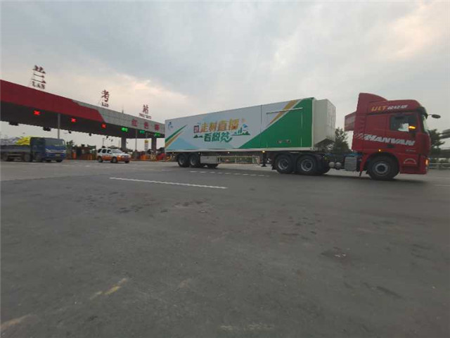 中央廣播電視總臺財經(jīng)節(jié)目中心大型融媒體行動《走村直播看脫貧》走進河南