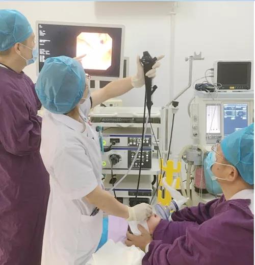 4歲男孩咳喘不止1年余，市中心醫(yī)院氣管鏡檢查解難題