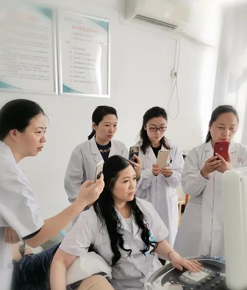 巾幗不讓須眉 解甲不失軍色——市中心醫(yī)院超聲科主任、退伍軍人閆衛(wèi)