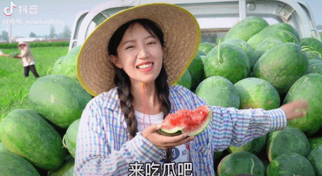 回村照顧病重父親，&ldquo;河南李子柒&rdquo;記錄日常意外走紅，200萬(wàn)粉絲坐等更新 | 成風(fēng)化人