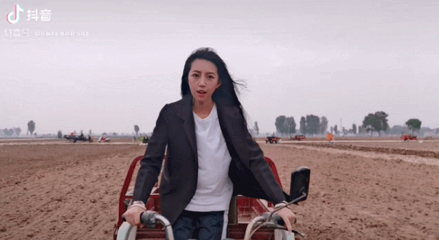 回村照顧病重父親，&ldquo;河南李子柒&rdquo;記錄日常意外走紅，200萬(wàn)粉絲坐等更新 | 成風(fēng)化人