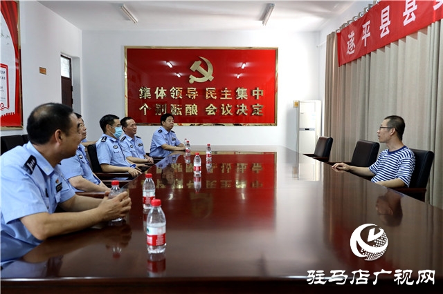 遂平縣公安局黨委看望慰問縣人武部、武警中隊官兵