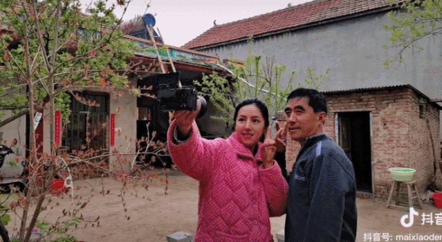 回村照顧病重父親，&ldquo;河南李子柒&rdquo;記錄日常意外走紅，200萬(wàn)粉絲坐等更新 | 成風(fēng)化人