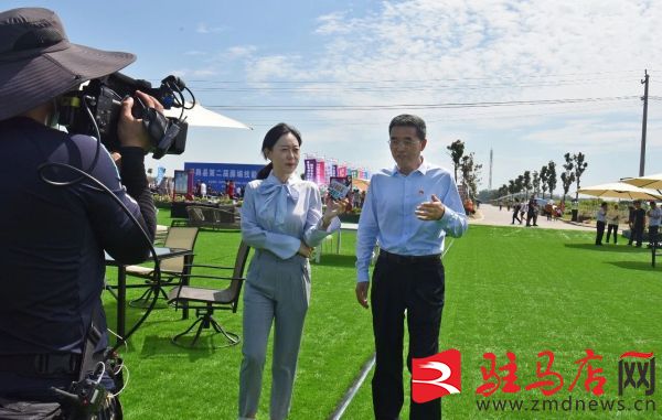 央視大型融媒體行動(dòng)《走村直播看脫貧》走進(jìn)平輿縣